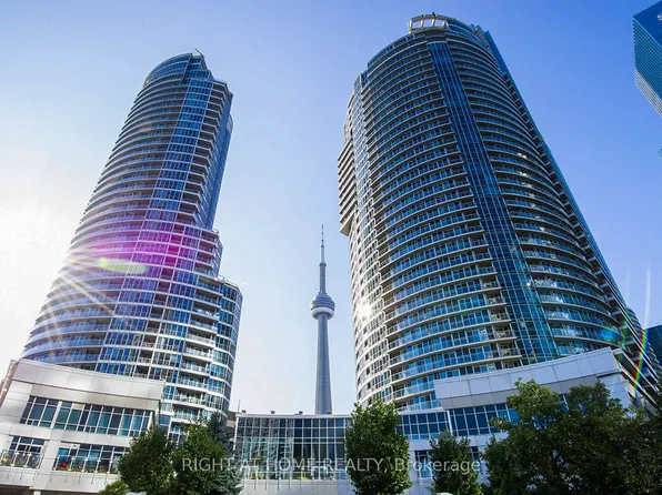 218 Queens Quay W, Toronto, ON