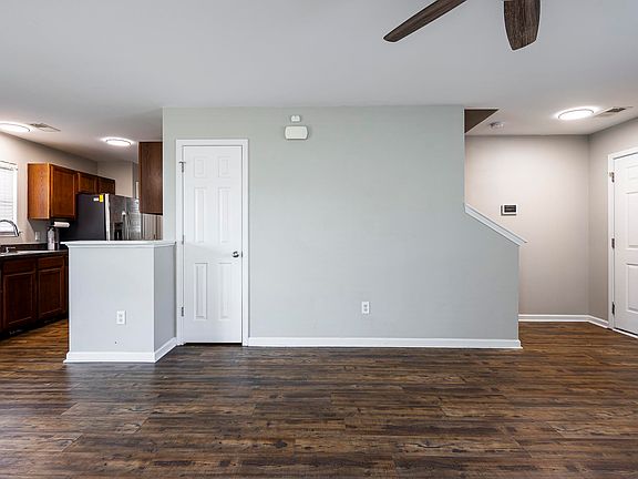 4th image of 412 Hedge Grove Ln