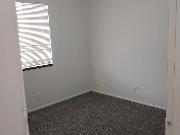 654 N 400 W — Photo 28
