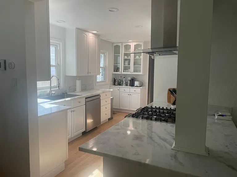 2421 S High St — Photo 12