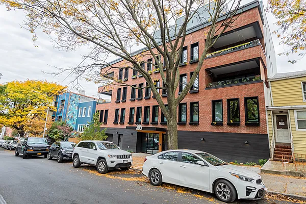 Rented by Bond New York | media 35