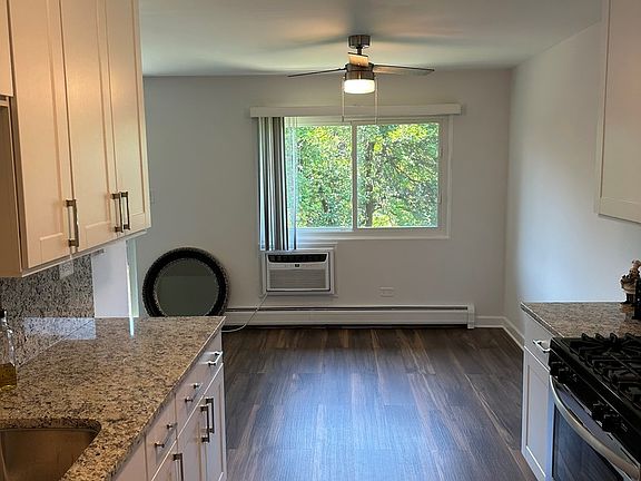 4th image of 2642 N Windsor Dr Unit 202