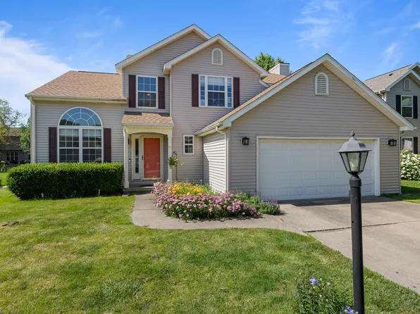 601 E Tomaras Ave, Savoy, IL 61874