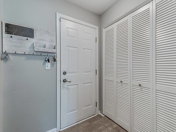 4th image of 1223 Tamarack Dr