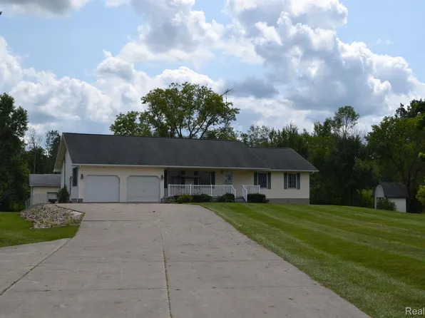 7504 Vienna Rd, Otisville, MI 48463