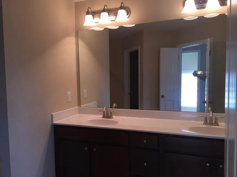 631 Greencrest Ln — Photo 16