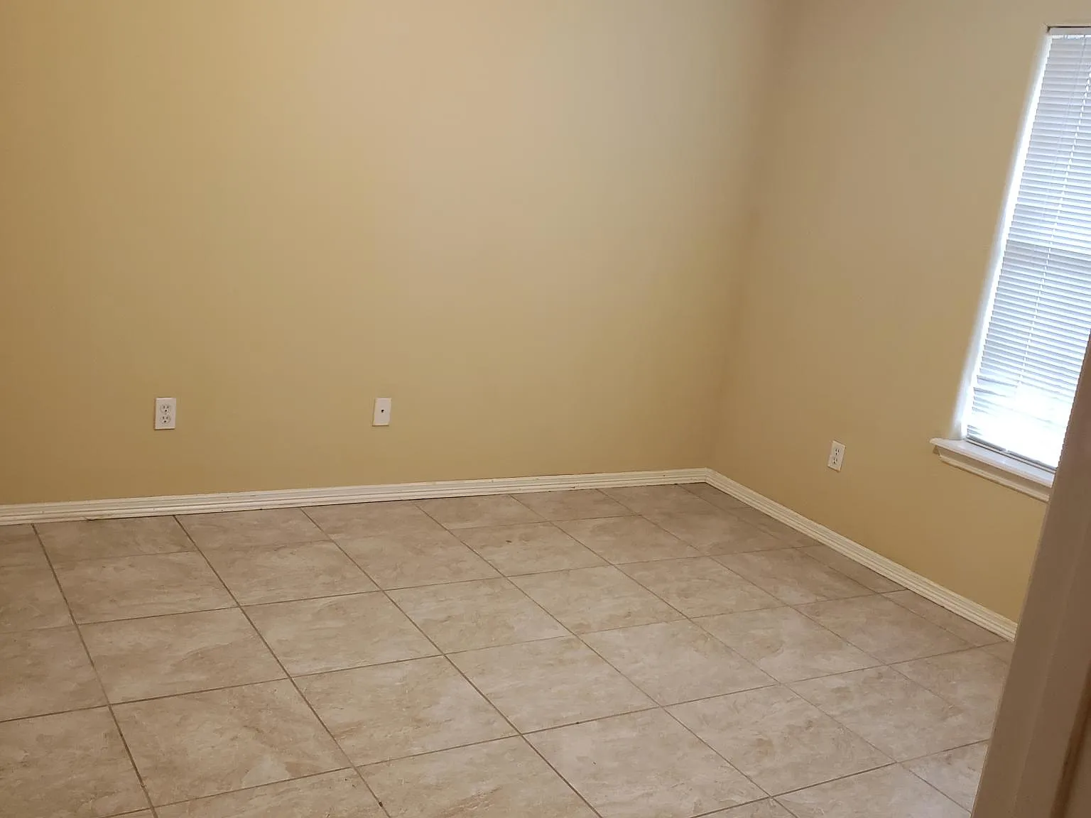 2 bed, 1000 sqft, $1,150 — Photo 2