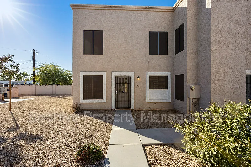 2 bed, 1.0 bath, 882 sqft, $1,199 — Photo 2