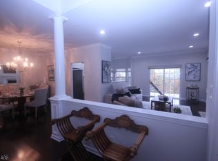 216 Ridge Dr, Pompton Lakes, NJ 07442