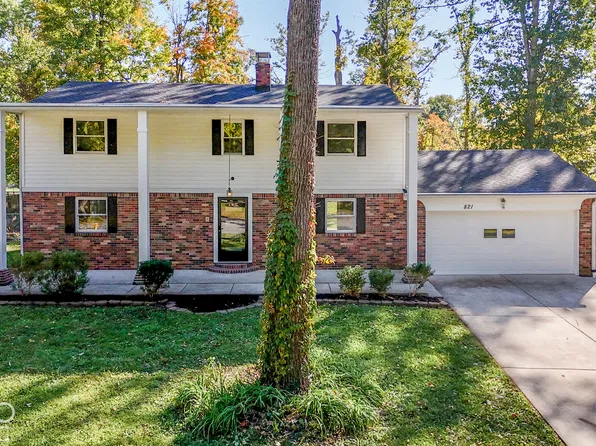 821 Merry Ln, Greenwood, IN 46142