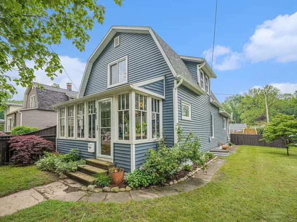129 W Plainwell St, Plainwell, MI 49080