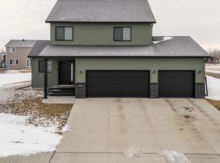 10366 73rd St S, Horace, ND