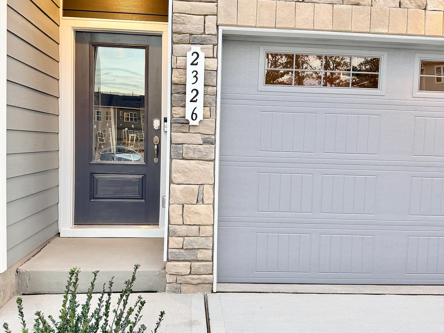 4 bed, 3.5 bath, 2250 sqft, $2,400 — Photo 2