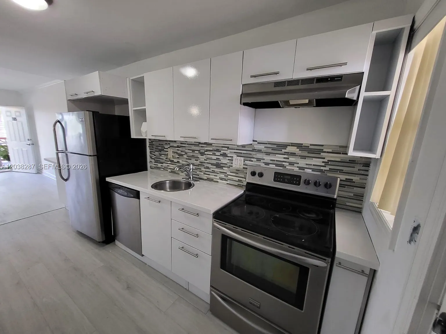 Floridian Arms Condo — Photo 3