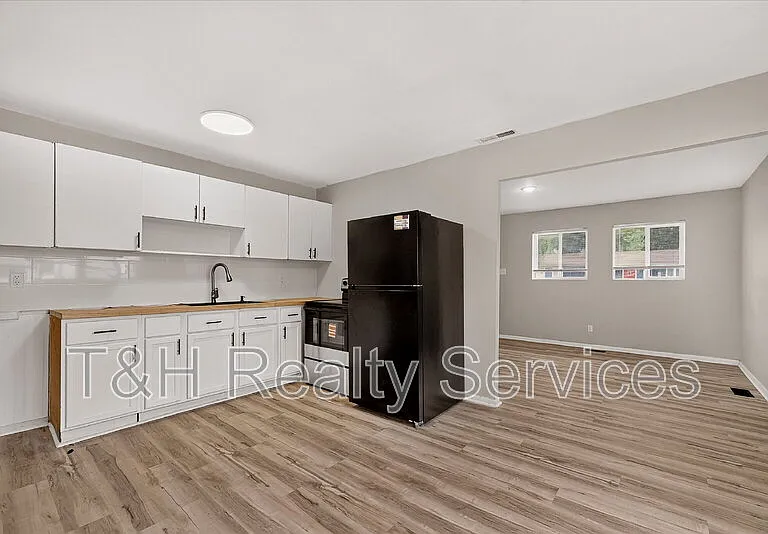 2714 Dawson St — Photo 12