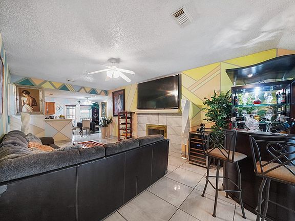5th image of 18142 Lake Bend Dr