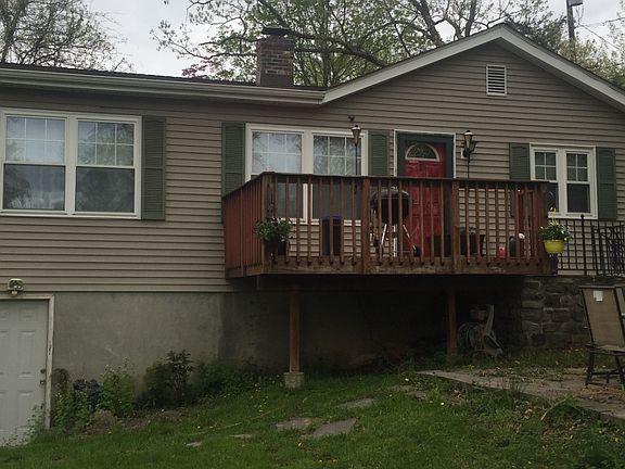 2nd image of 8 Crestwood Trl