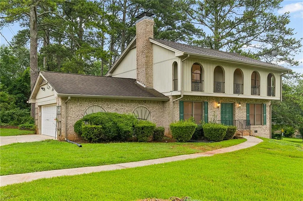4 bed, 3.0 bath, 2172 sqft, $2,400 — Photo 3