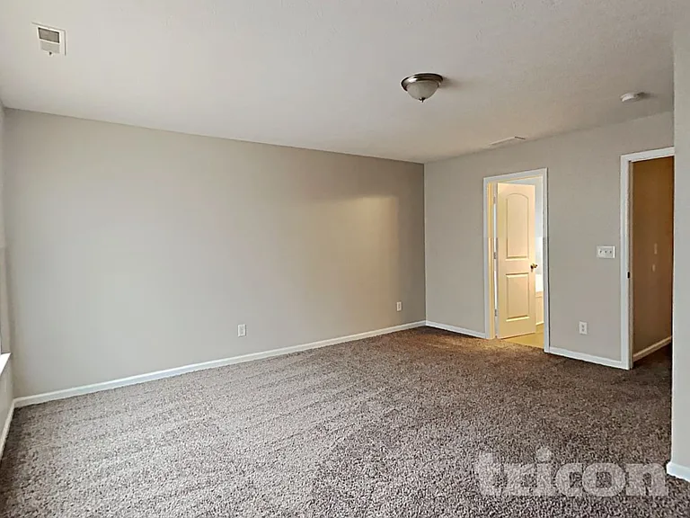 501 Foliage Ln — Photo 9
