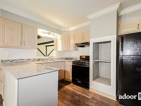4th image of 410 S Saint Charles St