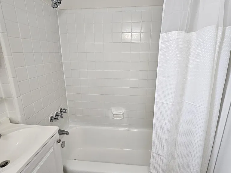 415 Kearny Ave #6B — Photo 8