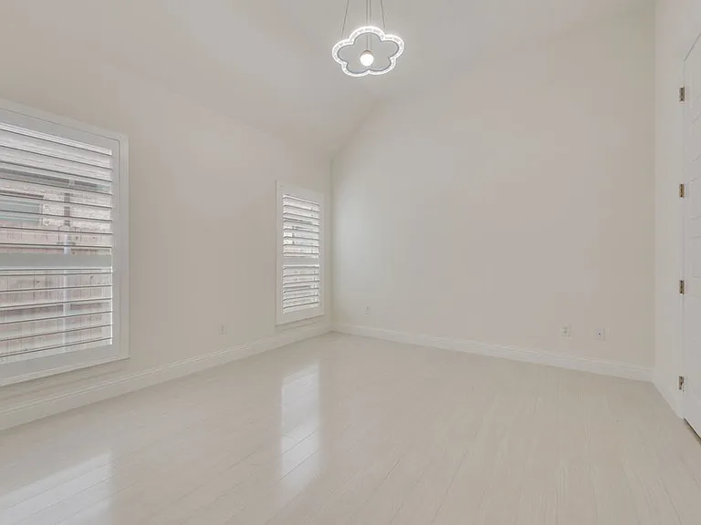 1424 Silent Springs Dr — Photo 11