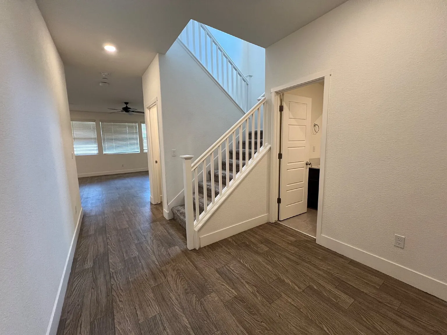 4 bed, 3.0 bath, 2102 sqft, $2,200 — Photo 3