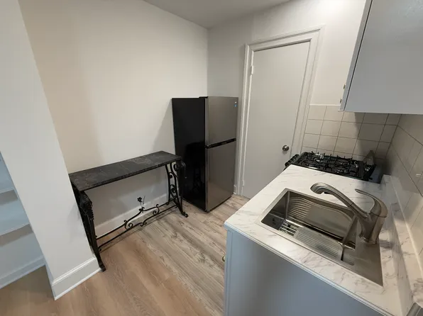 34 Beekman Place image 6 of 8