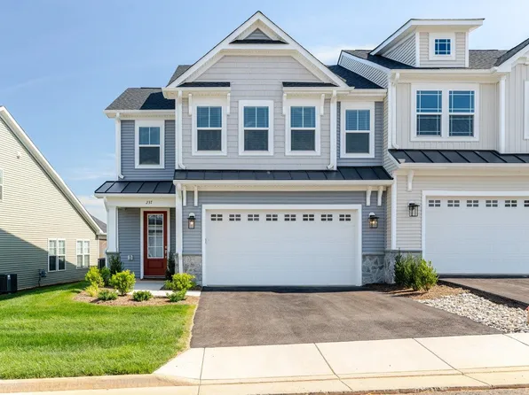 237 Ridgeline Dr, Waynesboro, VA 22980