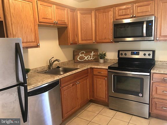 3rd image of 23 Heritage Ct