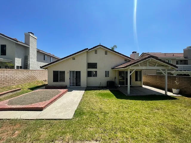 3393 Royal Ridge Rd — Photo 24
