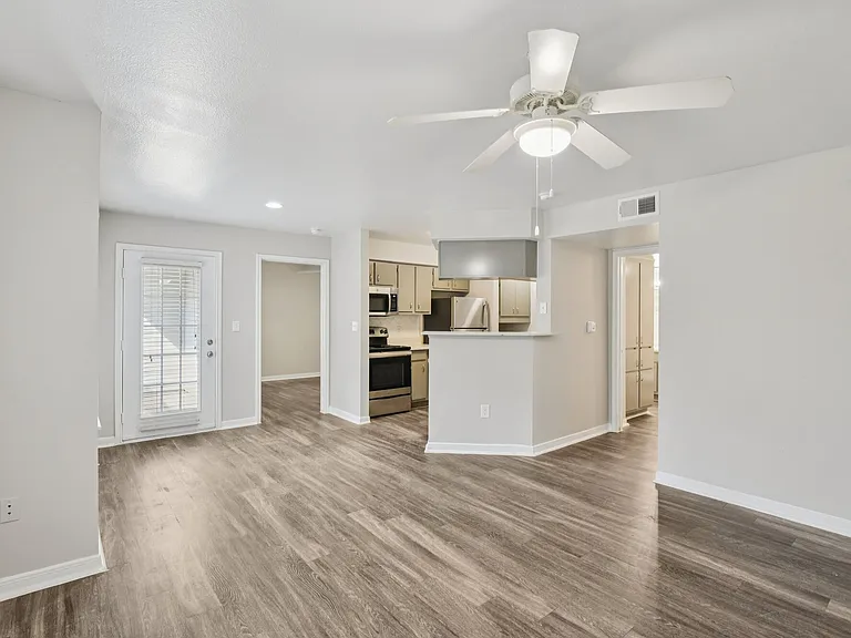 Stonecreek Apartments — Photo 28
