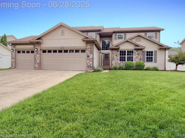 18594 Lawrence Ln, New Boston, MI 48164