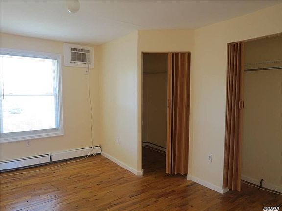4th image of 18 Bayville Ave #18C