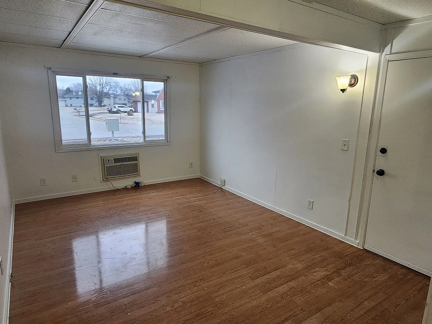 1709 Warwick Way — Photo 3