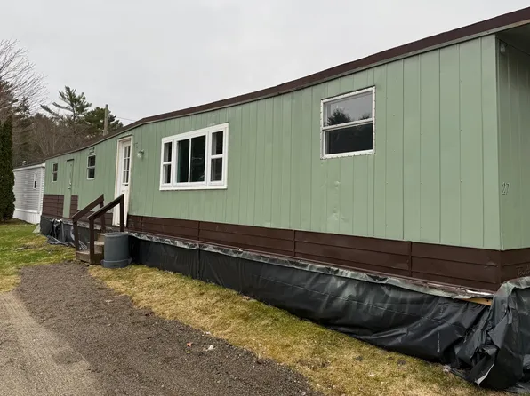 27 Austin Dr, Orono, ME 04473