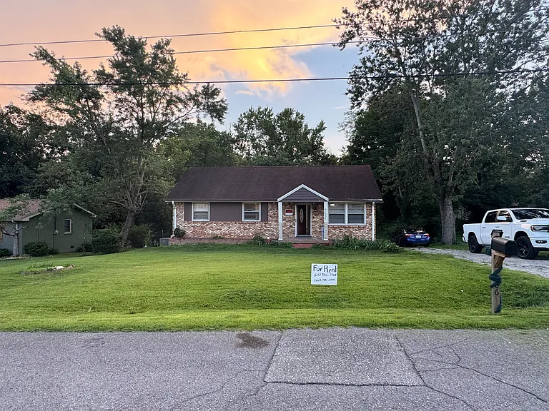 1006 Mitchell St — Photo 1