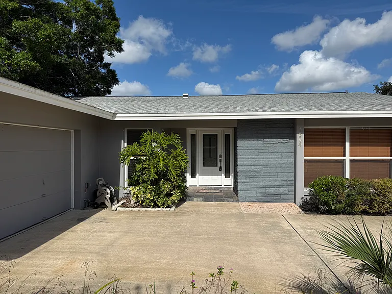 1634 Sheffield Dr — Photo 3