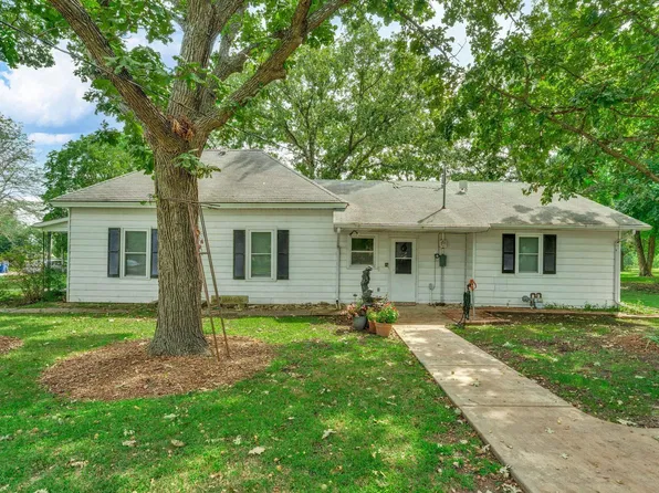 311 E 2nd St, Eskridge, KS 66423
