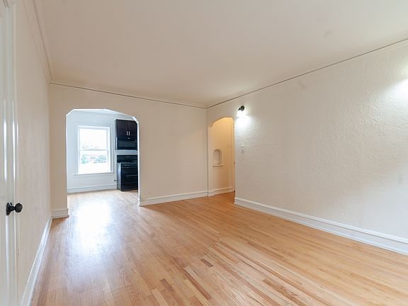 3rd image of 5423 W Montrose Ave Unit N2