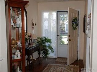 14 Milleridge Ct, Ridge, NY 11961