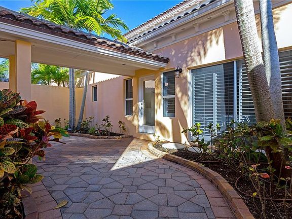4th image of 1050 Harbor Island Ln