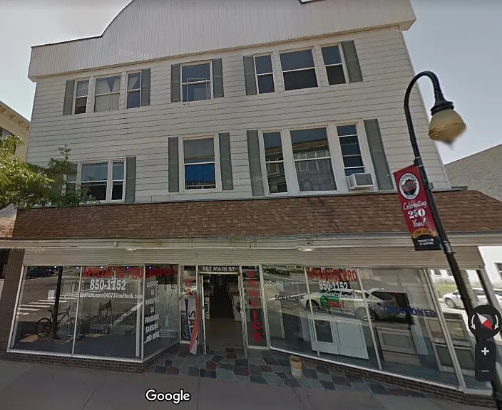 907 Main St — Photo 10