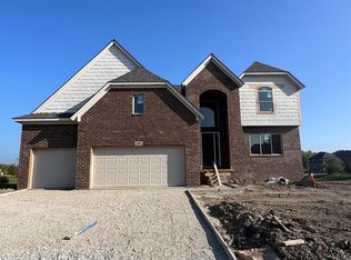 35901 Windridge Dr, New Baltimore, MI