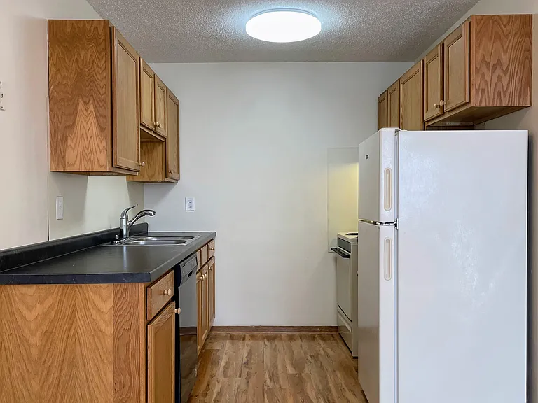 301 University Ave SE — Photo 8