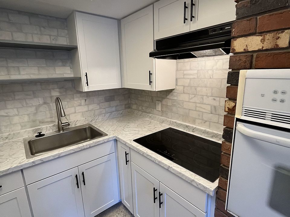1st image of 1128 W Lotus Dr