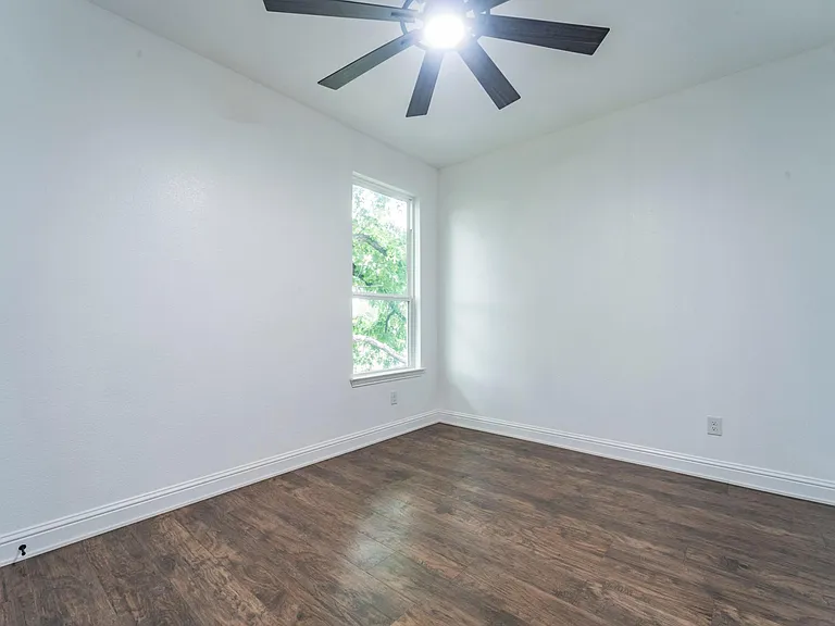 1301 Compton St — Photo 12