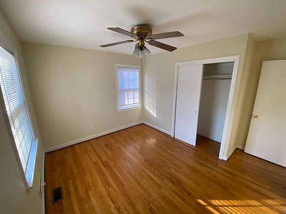 3rd image of 8624 Oakcroft Dr