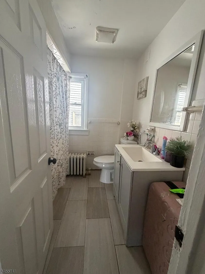 2 bed, 1.0 bath, $2,500 — Photo 3