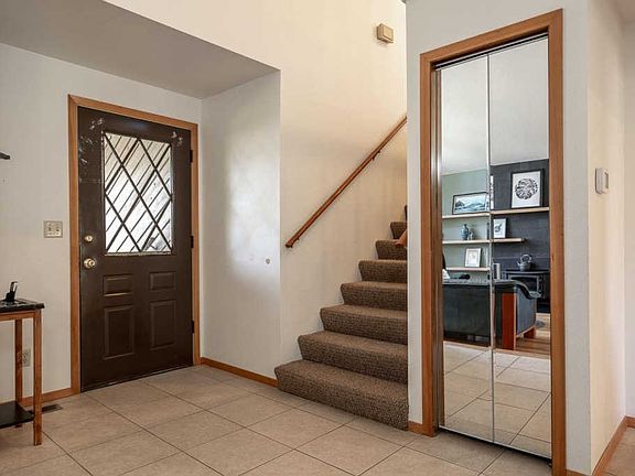 4th image of 254 Saint Ct